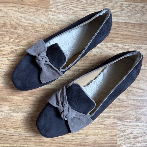 Ugg: Women's Sherpa Lined Tan and Gray Slip On Suede Bow Loafers Size 10 - Picture 12 of 12